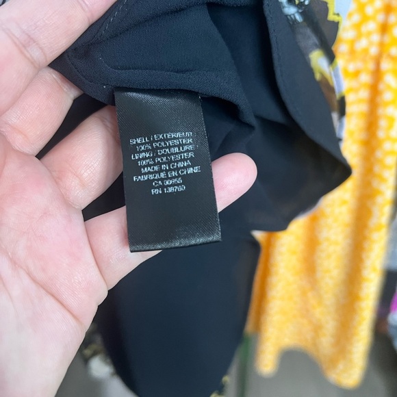 !SOLD! RW&CO. Sleeveless Chiffon Floral Blouse Deep V size Medium Casual Women - Picture 7 of 7